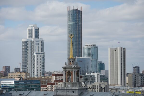 Вид на Екатеринбург с колокольни храма Большой Златоуст - Sputnik Литва