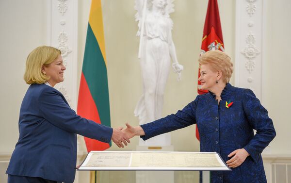 Vasario 16-osios Nepriklausomybės Akto perdavimo Lietuvai ceremonija Vasario 16-osios Nepriklausomybės Akto perdavimo Lietuvai ceremonija - Sputnik Lietuva