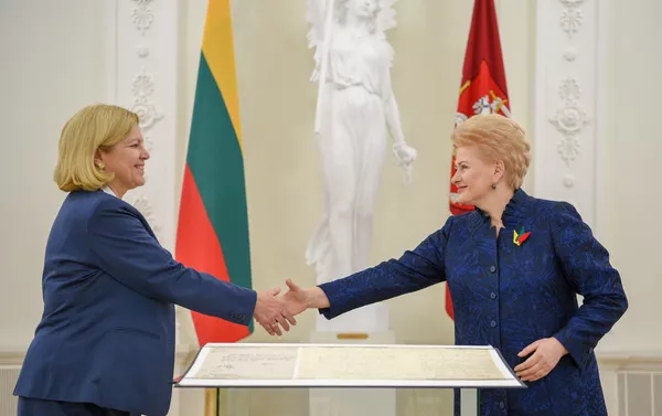 Vasario 16-osios Nepriklausomybės Akto perdavimo Lietuvai ceremonija Vasario 16-osios Nepriklausomybės Akto perdavimo Lietuvai ceremonija - Sputnik Lietuva