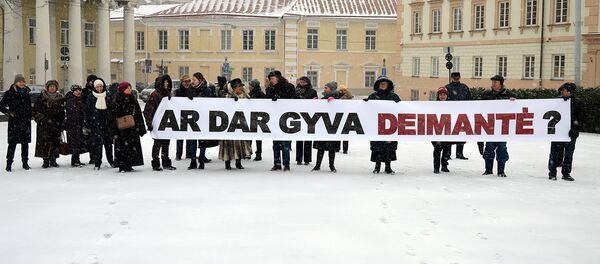 17 января 2018 года возле президентского дворца в Вильнюсе состоялась акция под названием Жива ли еще Дейманте? - Sputnik Литва