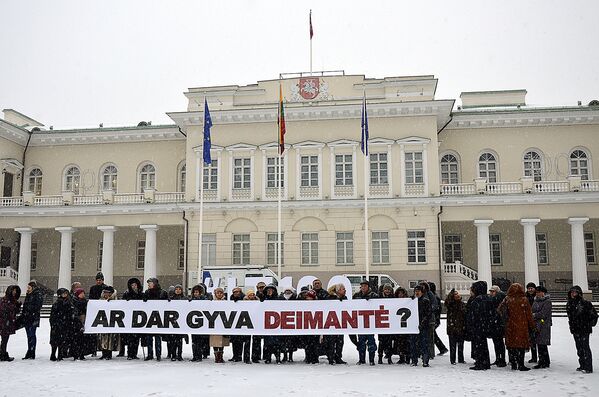 17 января 2018 года возле Президенсткого Дворца в Вильнюсе состоялась акция под названием Жива ли еще Дейманте - Sputnik Lietuva