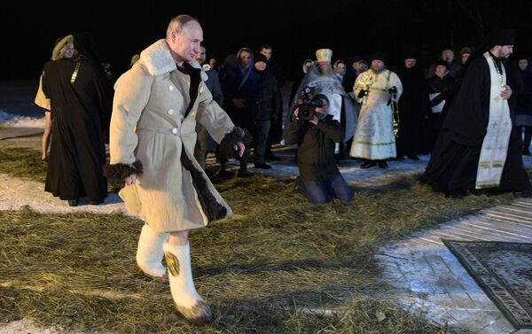 Putinas sudalyvavo šventiniuose maudymuose Seligere - Sputnik Lietuva