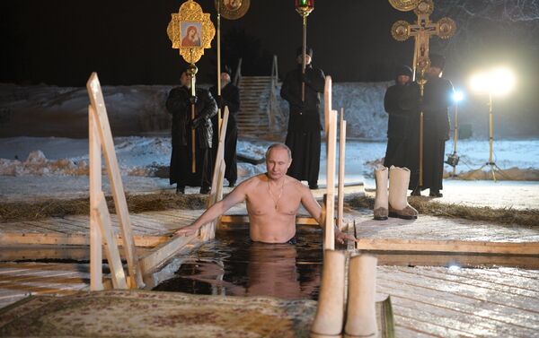 Toje vietoje, kur pasinėrė į vandenį Rusijos prezidentas, oro temperatūra siekė vos 6-7 laipsnių šalčio - Sputnik Lietuva