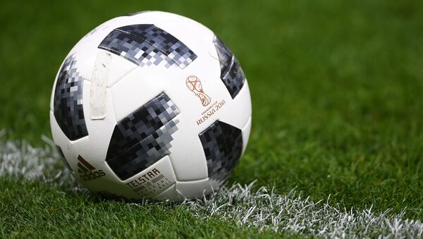 Официальный мяч чемпионата мира по футболу 2018 Telstar 18 - Sputnik Литва