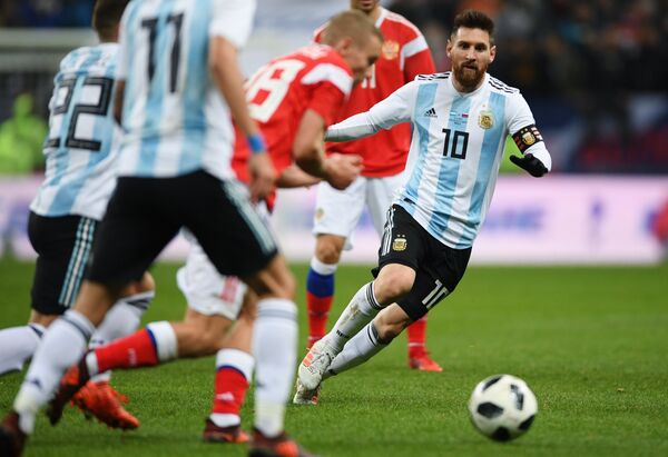 Лидер аргентинской сборной Лионель Месси в товарищеском матче между национальными командами России и Аргентины - Sputnik Литва