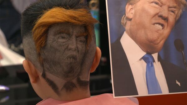 Необычный парикмахер делает клиентам портреты Трампа и Путина на затылках - Sputnik Lietuva