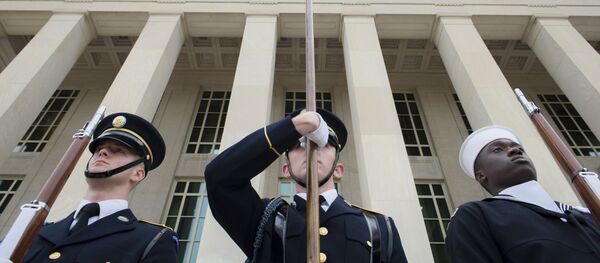 Американские военные у здания Пентагона, архивное фото - Sputnik Литва