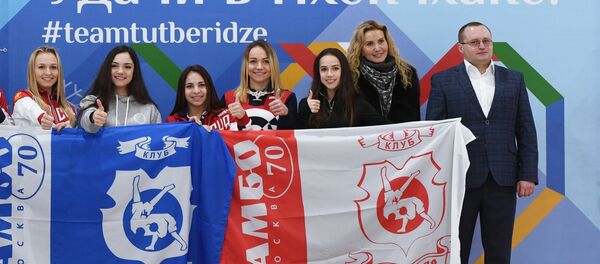 Проводы фигуристок Е. Медведевой и А. Загитовой на Олимпиаду в Пхенчхан - Sputnik Литва