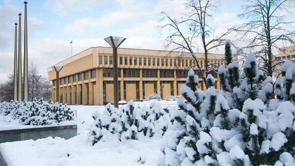 Здание литовского Сейма зимой, архивное фото - Sputnik Литва
