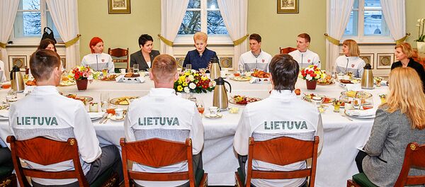 Вручение флага национальной сборной олимпийских игр, фото из архива пресс-службы президента Литвы - Sputnik Литва