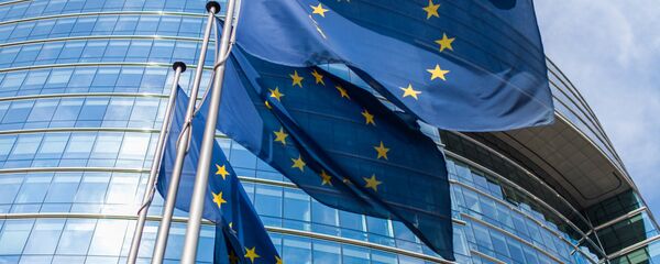 Европейские флаги перед Европейской комиссией - Sputnik Литва