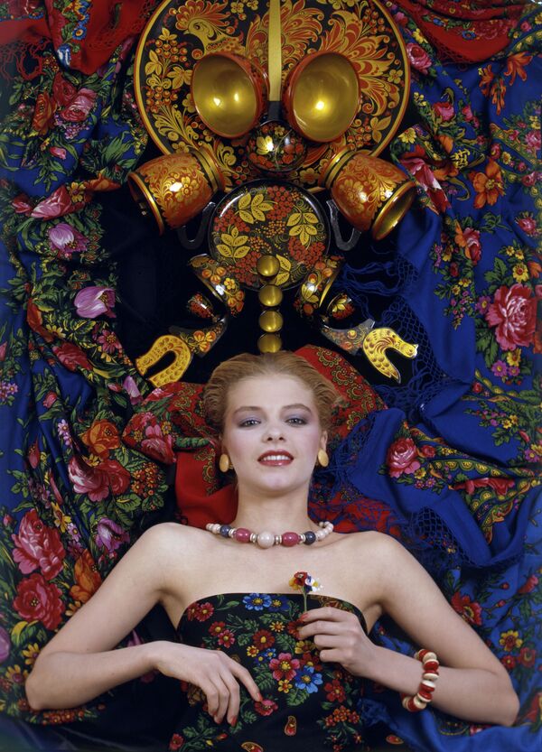 Повседневный макияж от художника-модельера и визажиста Валентина Юдашкина, 1986 год - Sputnik Lietuva