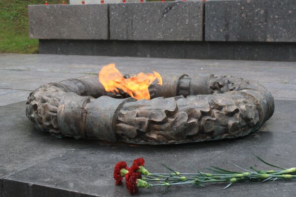Amžinoji ugnis Antakalnio kapinėse Vilniuje - Sputnik Lietuva