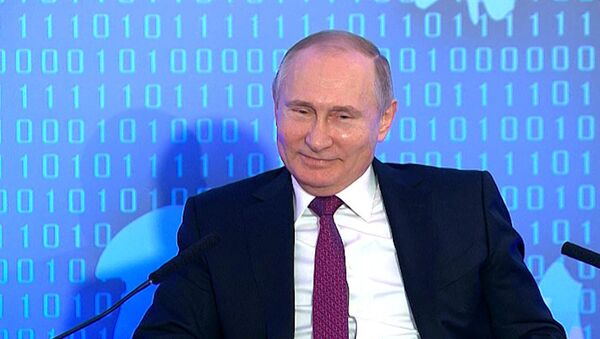 Путину рассказали анекдот про запившего кузнеца - Sputnik Литва