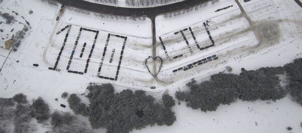 iš automobilių suformuotas skaičius 100 iš automobilių suformuotas skaičius 100 - Sputnik Lietuva