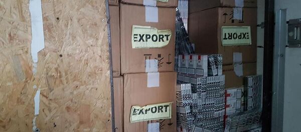 Į slaptavietę netilpusias cigaretes latvis vežė atvirai Į slaptavietę netilpusias cigaretes latvis vežė atvirai - Sputnik Lietuva