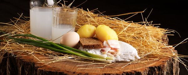 Самогон с закуской, архивное фото - Sputnik Литва