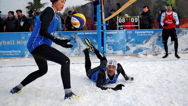 На Олимпиаде в Пхенчхане презентовали волейбол на снегу - Sputnik Lietuva