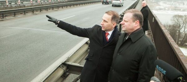 Ministras pirmininkas Saulius Skvernelis ir susisiekimo ministras Rokas Masiulis Ministras pirmininkas Saulius Skvernelis ir susisiekimo ministras Rokas Masiulis - Sputnik Lietuva