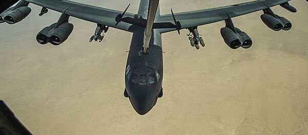 Американский стратегический бомбардировщик B-52 Американский стратегический бомбардировщик B-52 - Sputnik Lietuva