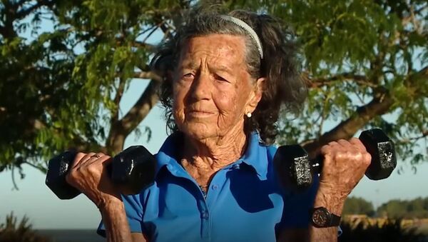 83-летняя бабушка готовится к покорению самой высокой вершины за пределами Азии - Sputnik Литва