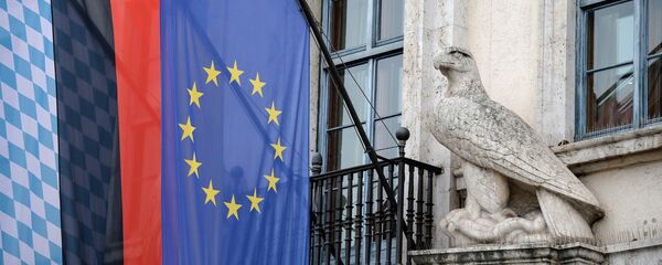 Флаги Баварии, Германии и Евросоюза на правительственном здании в преддверии проведения 54-й Мюнхенской конференции по вопросам безопасности, архивное фото - Sputnik Литва