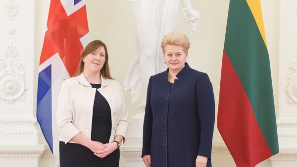 Президент Литвы Даля Грибаускайте и посол Великобритании в Литве Клэр Лоуренс - Sputnik Lietuva