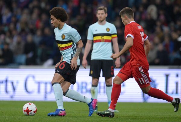 Бывший игрок санкт-петербургского Зенита и сборной Бельгии Аксель Витсель в товарищеском матче между сборными России и Бельгии. 2017 год. Бывший игрок санкт-петербургского Зенита и сборной Бельгии Аксель Витсель в товарищеском матче между сборными России и Бельгии. 2017 год. - Sputnik Литва