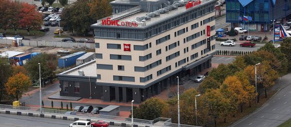 Вид на отель международной сети Ибис у эстакадного моста через реку Преголи в городе Калининграде Вид на отель международной сети Ибис у эстакадного моста через реку Преголи в городе Калининграде - Sputnik Литва