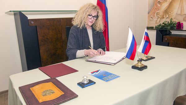 Церемония получения гражданства РФ в посольстве России в Литве - Sputnik Литва