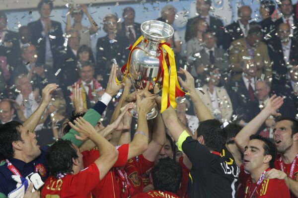 Сборная Испании – чемпион Европы. Финальный матч первенства Старого Света 2008 года закончился победой сборной Испании над национальной командой Германии со счетом 1:0 - Sputnik Литва