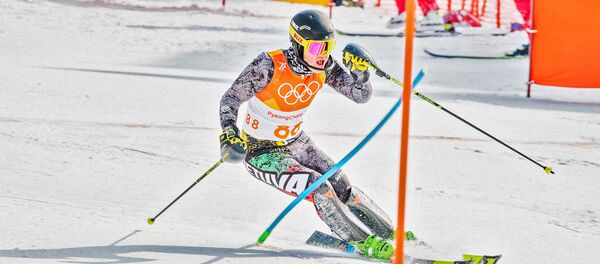 Горнолыжный слалом, выполняет спуск литовский грнолыжник Андрей Друкаров Горнолыжный слалом, выполняет спуск литовский грнолыжник Андрей Друкаров - Sputnik Литва