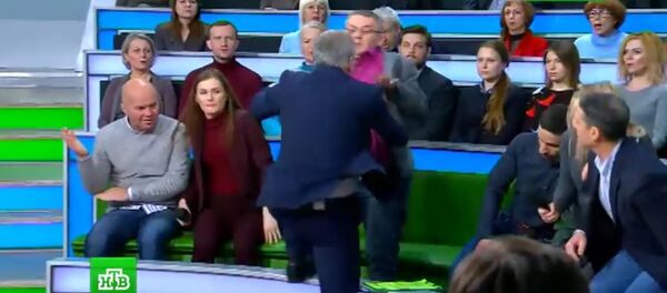 Драка в студии ток-шоу «Место встречи» Драка в студии ток-шоу «Место встречи» - Sputnik Lietuva