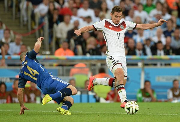 Рекордсмен по количеству забитых мячей в финальных стадиях мундиалей – Мирослав Клозе - Sputnik Литва