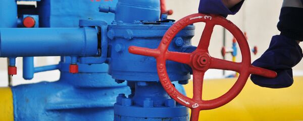Вентиль на трубопроводе газораспределительной станции Нежухив на Украине, архивное фото - Sputnik Литва