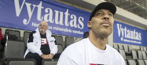 Американский спортсмен и промоутер ЛаВар Болл Американский спортсмен и промоутер ЛаВар Болл - Sputnik Lietuva