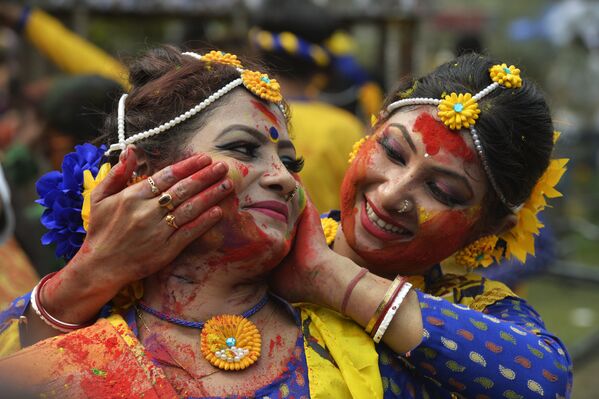 Яркие краски древнего праздника: фестиваль Холи в Индии - Sputnik Литва
