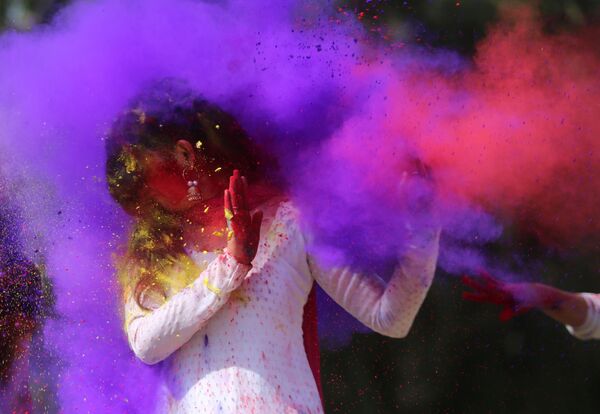 Яркие краски древнего праздника: фестиваль Холи в Индии - Sputnik Литва