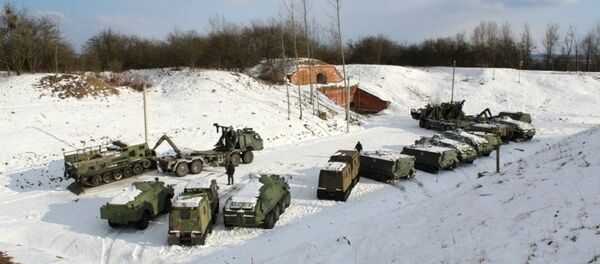 Экспонаты военного музея перевозят из Вильнюса в Каунас Экспонаты военного музея перевозят из Вильнюса в Каунас - Sputnik Lietuva