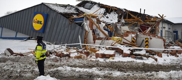 Здание разрушенного экскаватором здания супермаркета Lidl в Талле, Ирландия. 3 марта 2018 года - Sputnik Литва