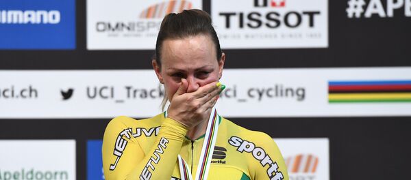 Бронзовый призер Симона Крупецкайте после участия в финале женского кейрина чемпионата мира по велоспорту UCI в Апелдорне 4 марта 2018 года - Sputnik Литва