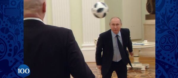 Путин и Инфантино сыграли в футбол - Sputnik Литва