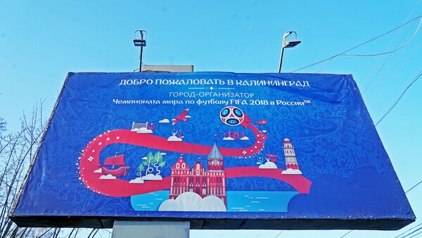 Баннер, посвященный чемпионату мира по футболу 2018 года, на въезде в Калининград, архивное фото - Sputnik Литва