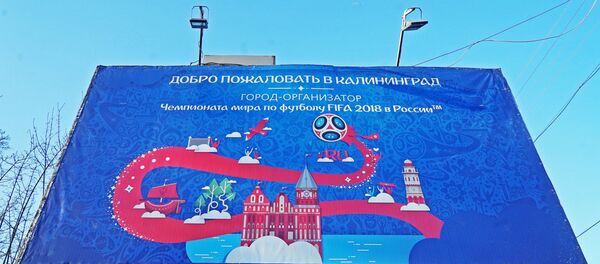 Баннер, посвященный чемпионату мира по футболу 2018 года, на въезде в Калининград, архивное фото - Sputnik Литва
