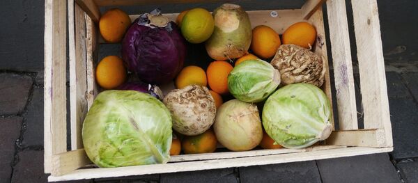 Овощи в ящике Овощи в ящике - Sputnik Литва