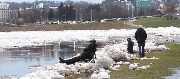 Ледоход на реке Нерис в Вильнюсе Ледоход на реке Нерис в Вильнюсе - Sputnik Lietuva