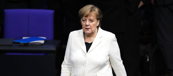 Канцлер Германии Ангела Меркель перед голосованием в Бундестаге  - Sputnik Литва