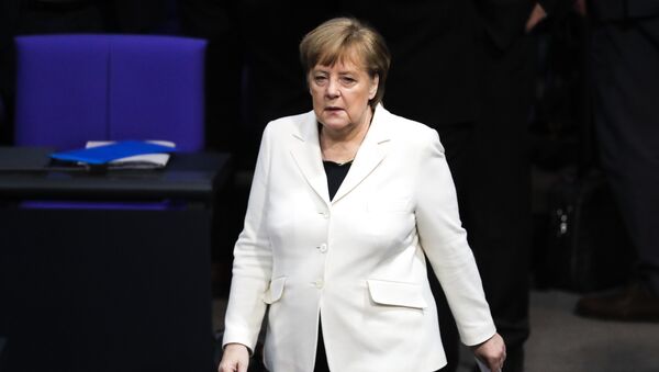 Канцлер Германии Ангела Меркель перед голосованием в Бундестаге  - Sputnik Литва
