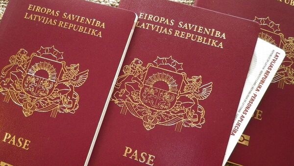 Латвийский паспорт - Sputnik Литва