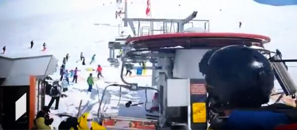 Шокирующие кадры с крушения канатки в Гудаури - Sputnik Lietuva